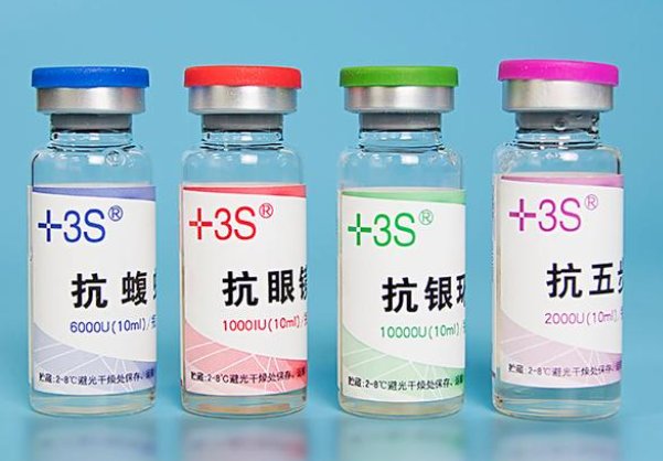 贵州六盘水两蛇打架居民楼道上演蛇吞蛇,当时的情况是怎样的?