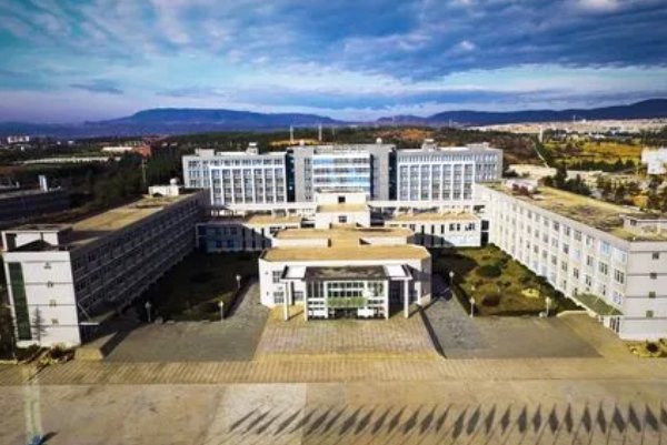 云南文理学院学费一年多少