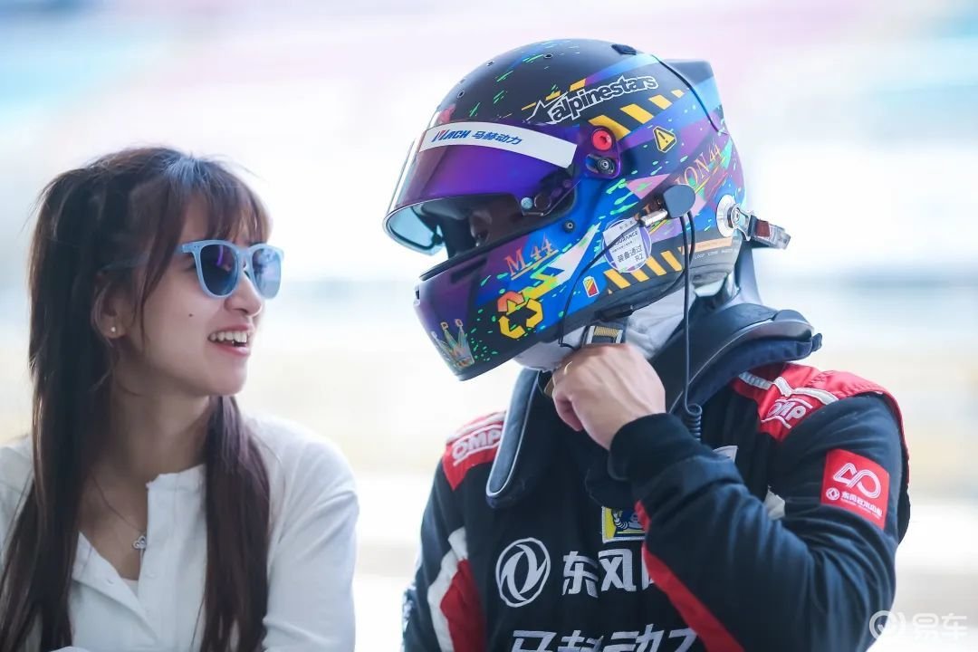 刘洋陈芮夫妻双双登台 CEC鄂尔多斯的浪漫赛车故事