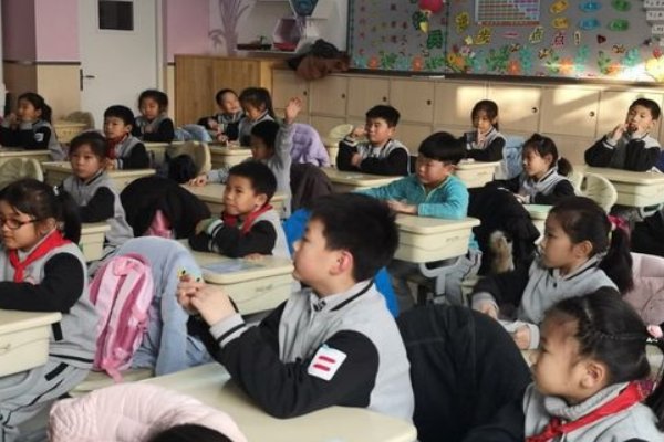 有反义字的四字成语