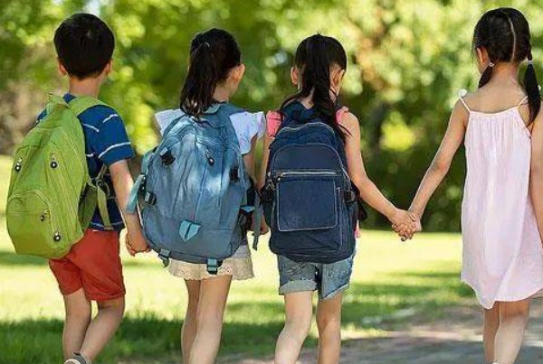 去上学英语怎么说