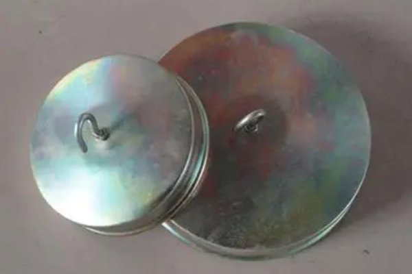 阳极帽的主要作用是吸收