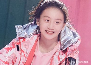 田亮女儿被指“发育太猛”，13岁身高近1米7，颜值不输妈妈，有多漂亮？