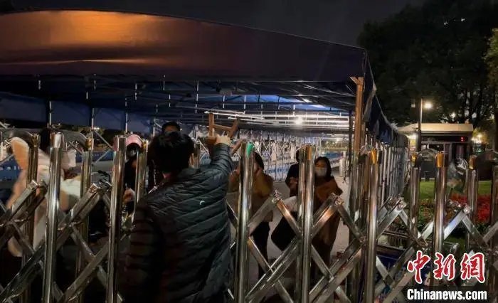 浙江大学实行校园封闭式管理，实行封闭式管理有什么利与弊？