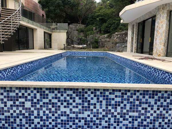 长沙一业主在楼顶建游泳池,该业主的行为是否合法?