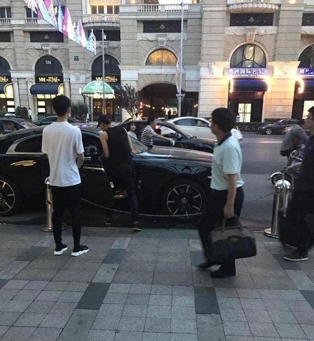 黄子韬大炫豪车炫富是怎么回事？