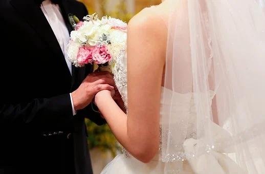 跟老公亲热，婆婆突然打开房门：摊上一个没界限感的婆婆该怎么办呢？