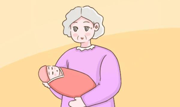 烟台一姥姥答应外孙骑三轮车来接,车后铺好被子还有零食,有羡慕到你吗?