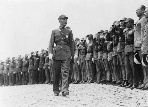 “攘外必先安内”的意思是什么？