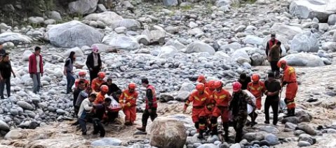 泸定居民称地震时晃得站不住,房屋出现裂缝!亲历者都透露了什么?