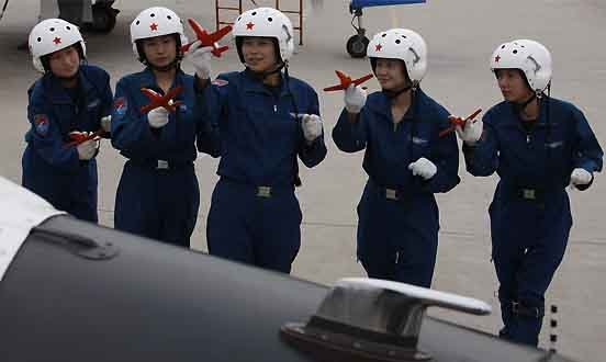 飞行员的固癖动作是什么