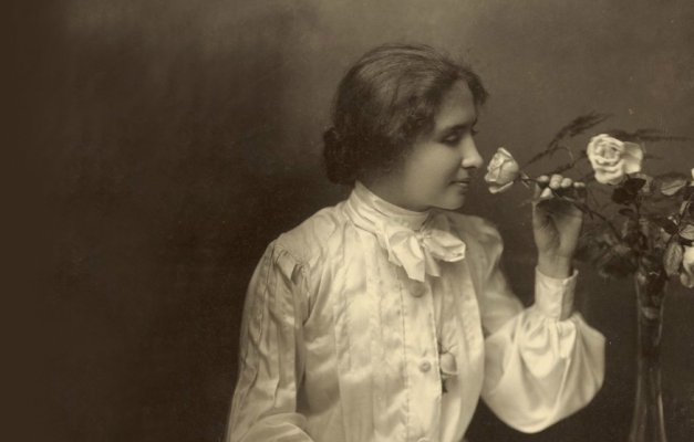 《假如给我三天光明》中海伦的品质是什么？