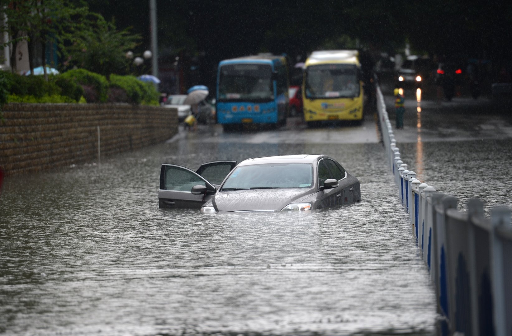 河南将再遇强降雨,郑州严阵以待,市民需做好哪些防范?