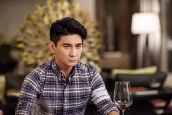 为什么男女衬衣上面的纽扣方向是不同的？