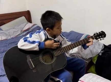 孙卓弟弟称想跟哥哥住一个房间，他们兄弟的关系看起来如何