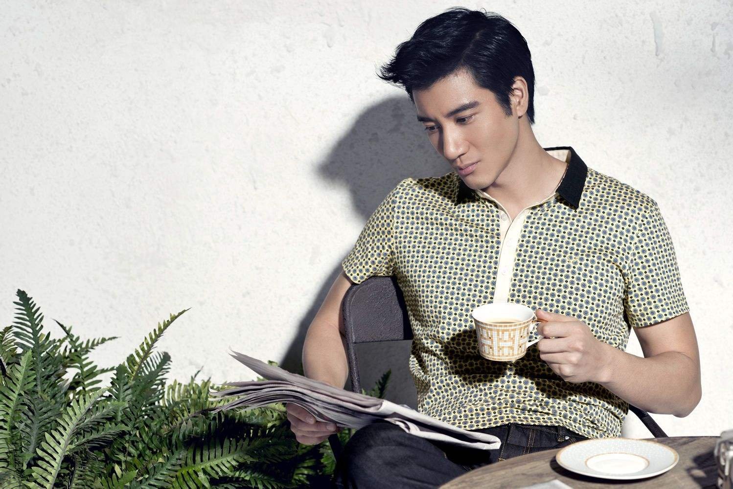 李靓蕾学历有多高？她的家世背景如何？