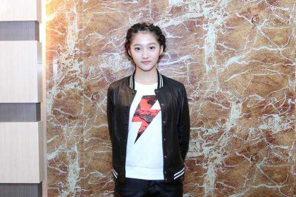 网友直呼：关晓彤能不能换个造型师，关晓彤最辣眼睛的造型是怎样的？