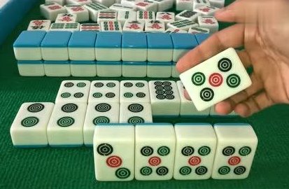 麻将中的清一色是什么意思？