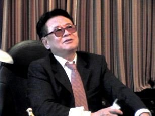 王亚忱的人物简介