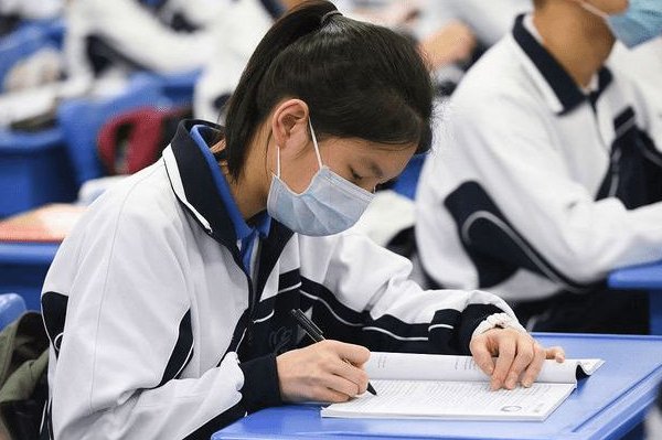 哪一年的高考人数最多