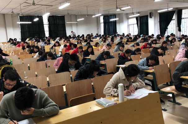 怎么查自己的专四成绩