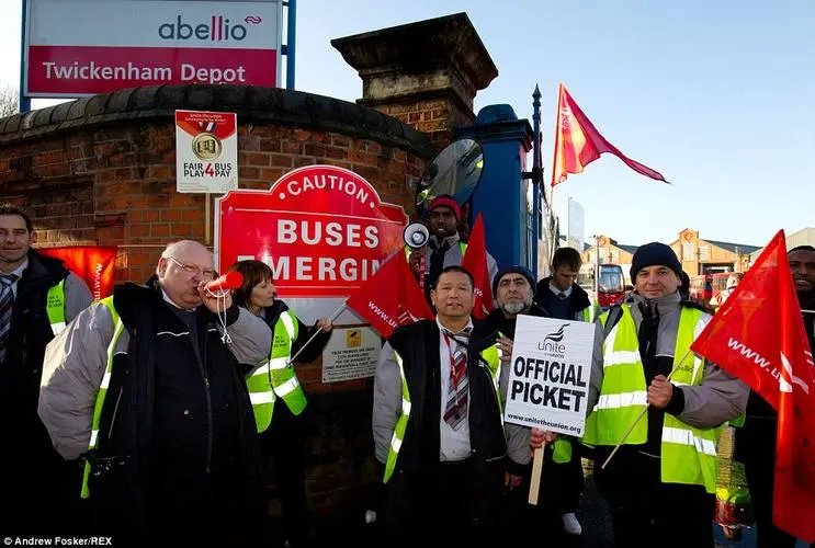 伦敦公交系统工人罢工，交通几近瘫痪，目前当地情况如何了？