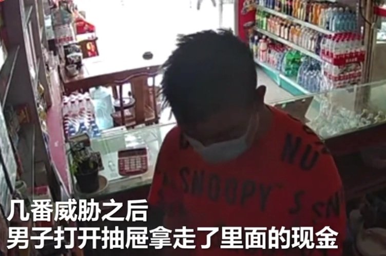 湖北一名男子抢劫商店帮女友还贷,男子构成了什么犯罪行为?