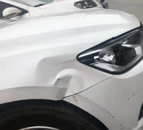 河北老人骑三轮剐蹭汽车后，拿出零钱里最大的两张赔偿，车主当时有何反应