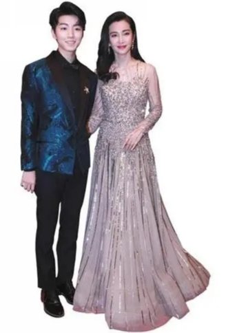 王俊凯李冰冰微博电影之夜上握手互动，演员会存在私教吗？