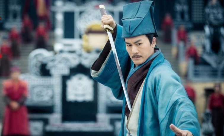 《笑傲江湖》中，岳不群的最终结局怎么样？