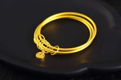 感情没了!女子用地摊货换走闺蜜孩子金镯,闺蜜会受到什么处罚呢?