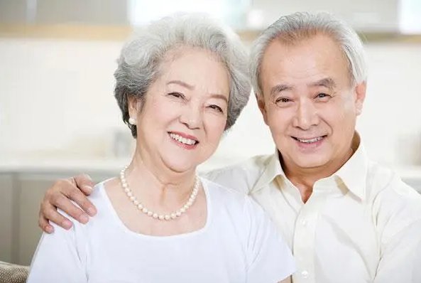 碰到爷爷奶奶在做事怎么办呢