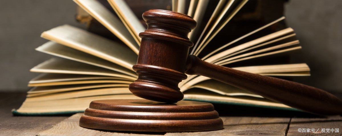 和妈妈一间房睡觉会尴尬吗？