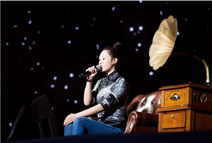 白百何丸子头献唱是在哪里？