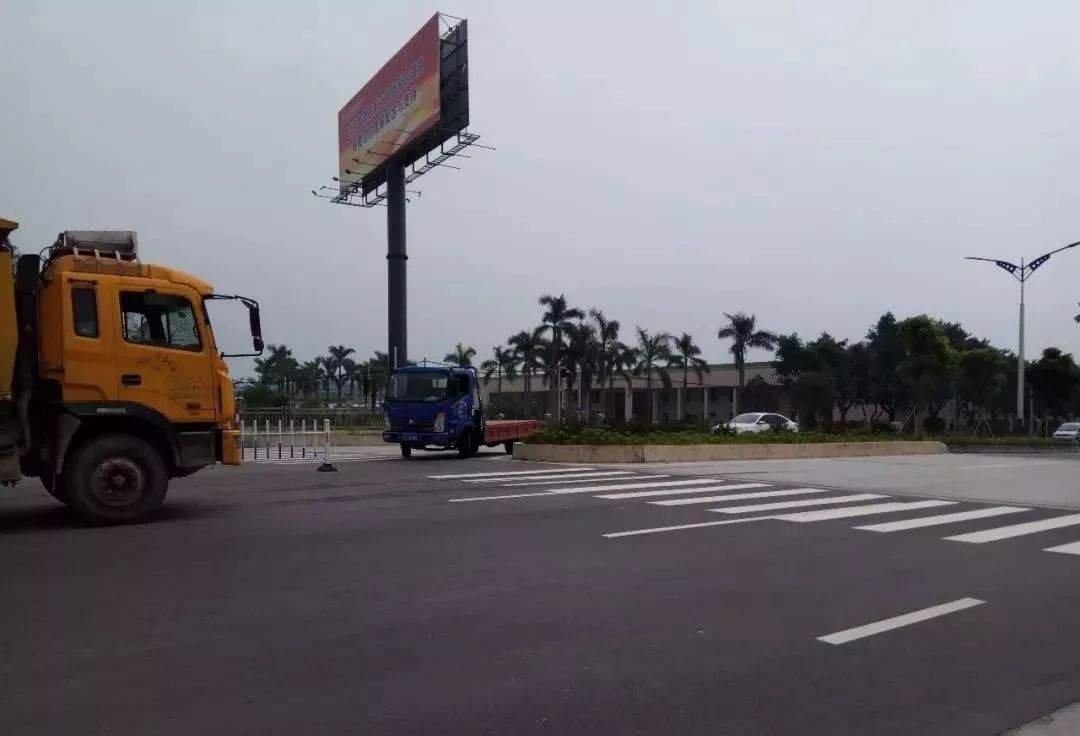 广州市首次出现地上红绿灯，你觉得这些红绿灯能减少意外吗？