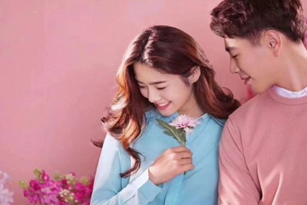 形容朋友多的成语