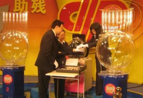 请问双色球中了几个号码才一等奖. 二. 三四. 五等奖?