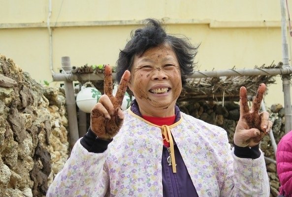 牛的屎是什么颜色的？