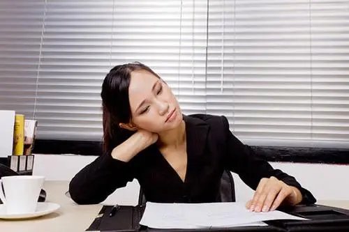 长期坐着办公的女性，能在办公室进行什么锻炼？