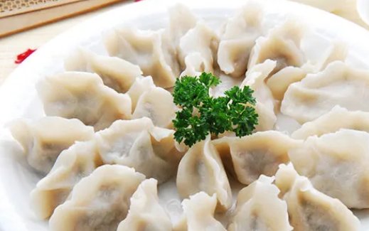 过年饺子里包什么