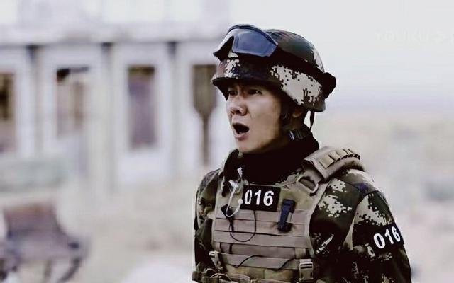 《特战荣耀》肖飞成为卧底肖飞虎，扮演者姜浩严是如何完成切换的？