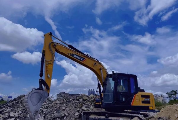 挖掘机多少钱学？