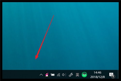 电脑桌面上下面的工具栏跑到桌面左侧去了，怎么把它弄回下面去？