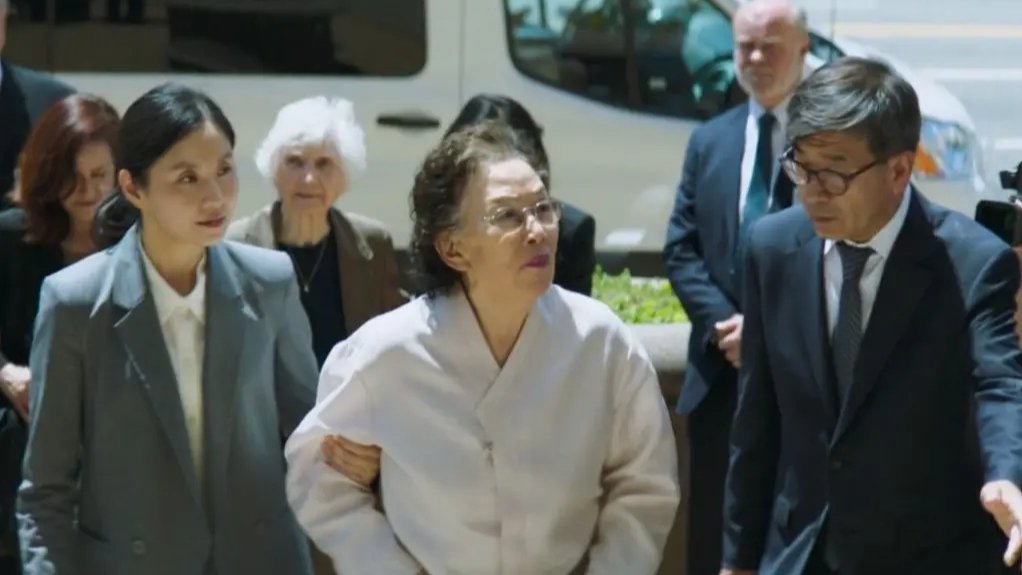 苦学四年终于毕业!日本84岁女高中生毕业,她为何这个年纪选择读高中?