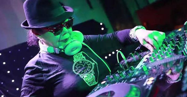 82岁奶奶蹦迪是怎么做到的