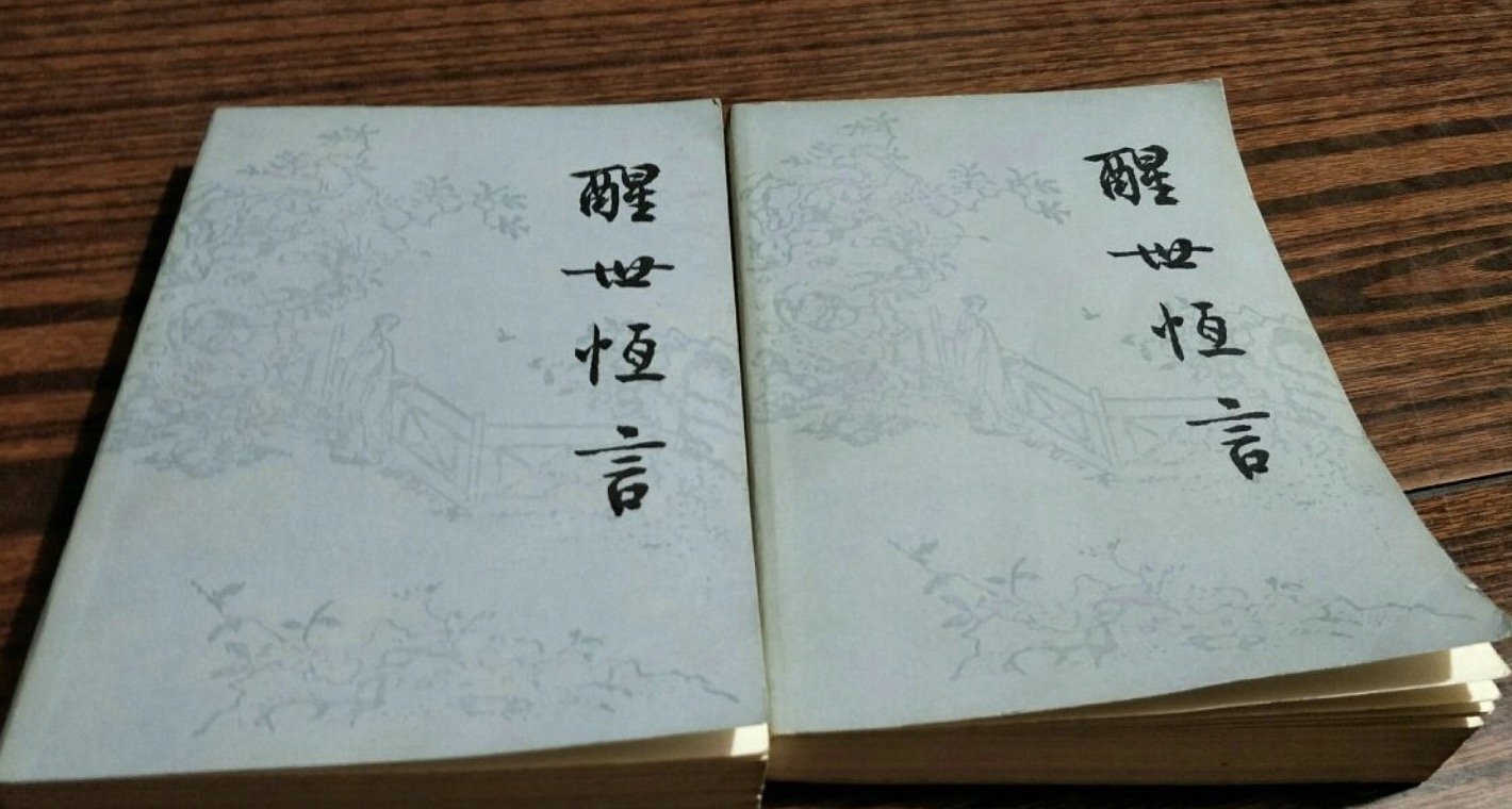 月是中秋分外明 皓月当空洒清辉下两句是什么？