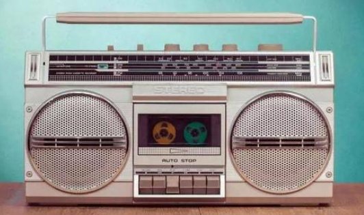 为什么听录音机放自己的录音时，会觉得不像自己的声音？