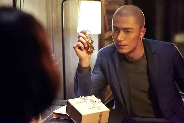 杨幂光头造型美翻,光头造型是不是很挑脸型的?