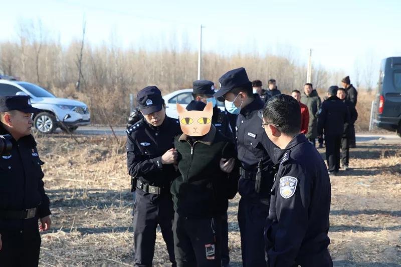 24年前一家4口被灭门,嫌犯被抓获,嫌犯这些年流窜到了哪里?