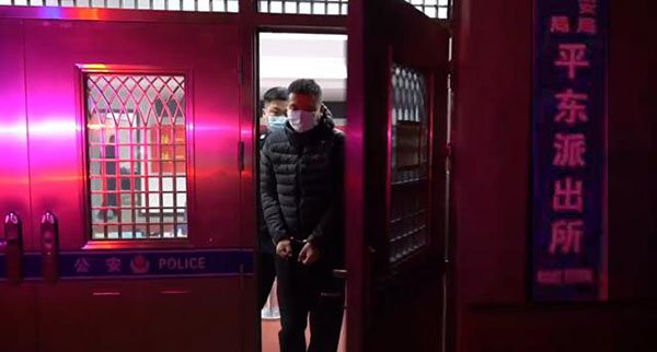 吉林一男子在法院门口被掳走，女子报警却遭威胁，绑人者究竟是什么人？